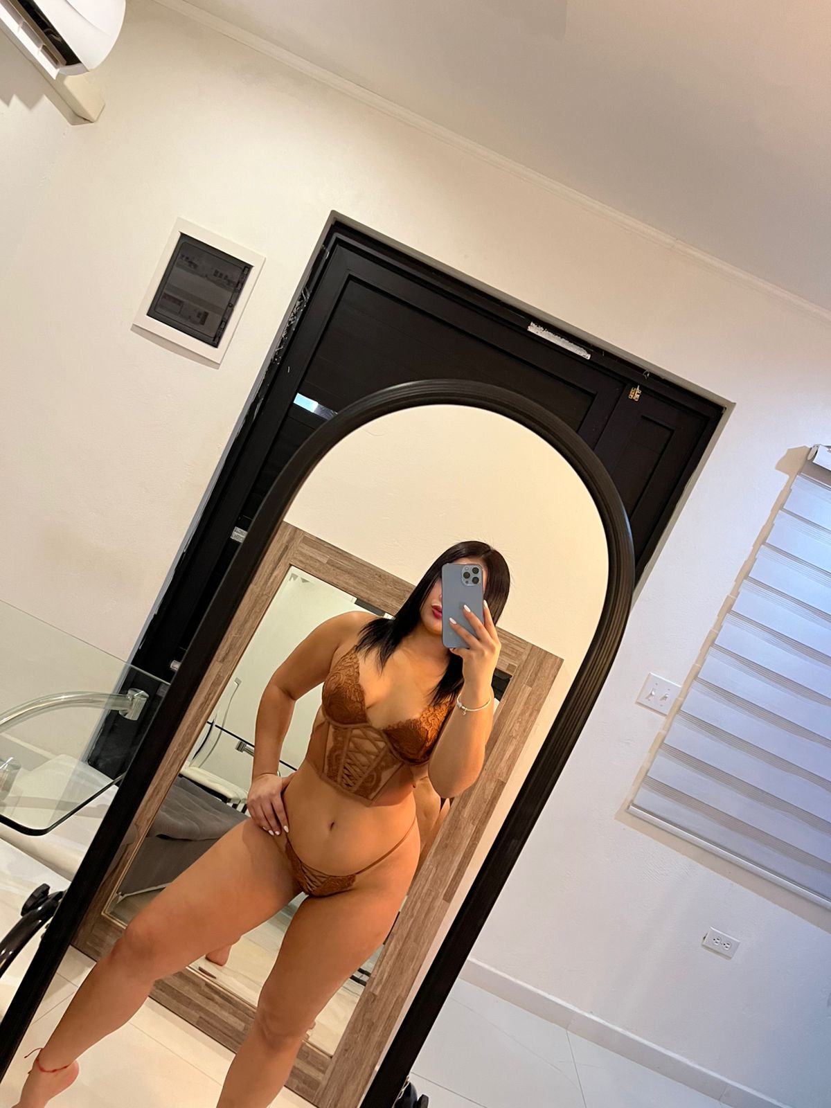 Dolls-of-Aruba-Escorts-LUNA